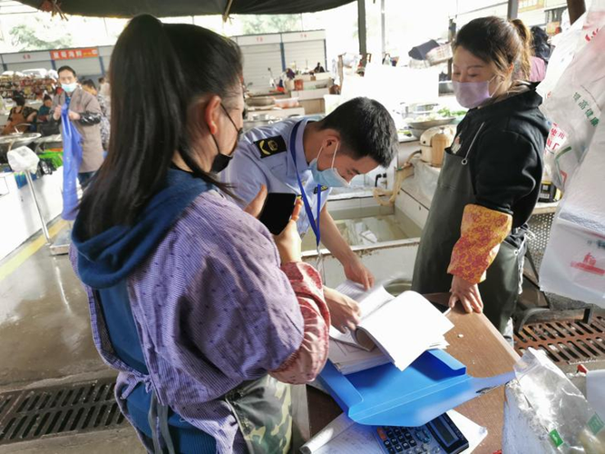 石棉县开展渔具和水产品销售市场专项整治检查